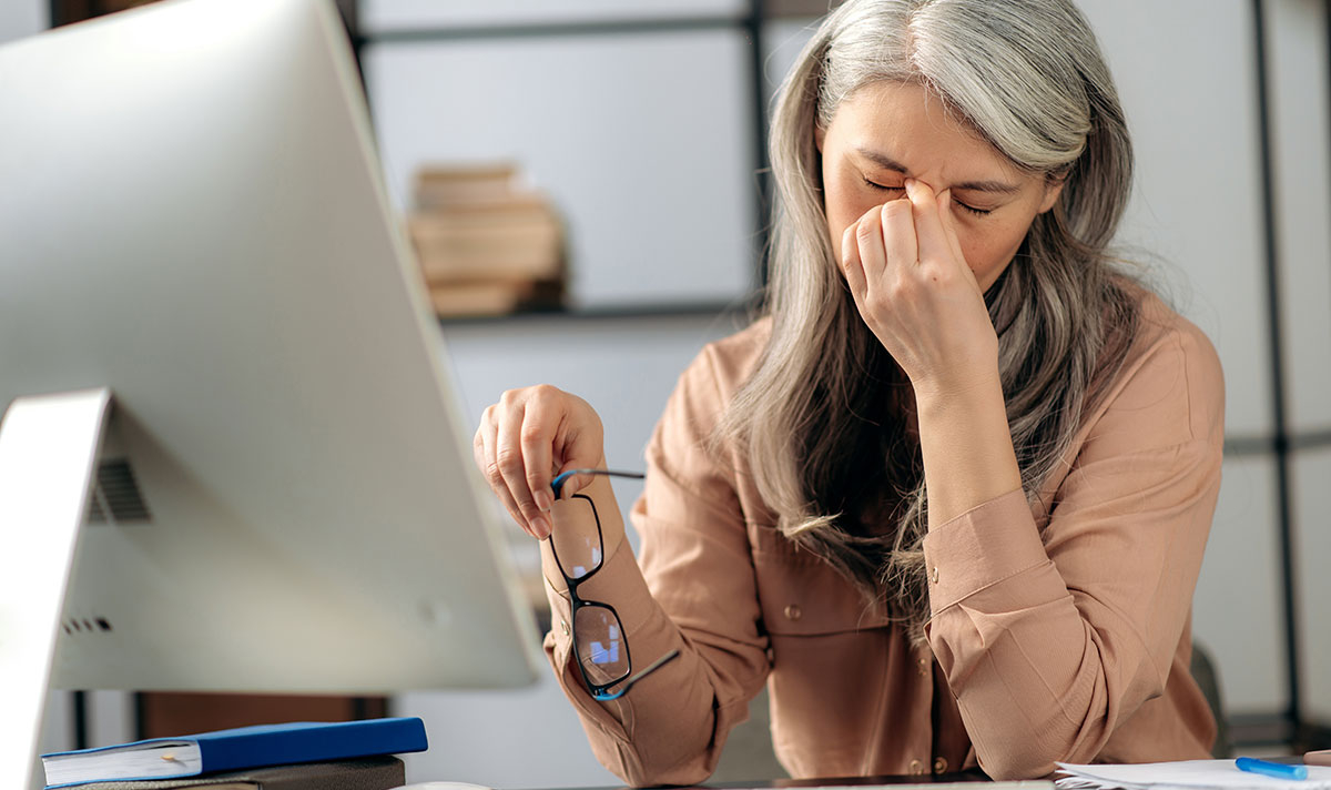 One Hour of Daily Screen Time Can Increase Myopia Risk by 21%, Study Finds