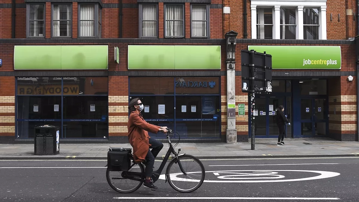 UK Job Market Faces Tough Times as Vacancies Drop Sharply