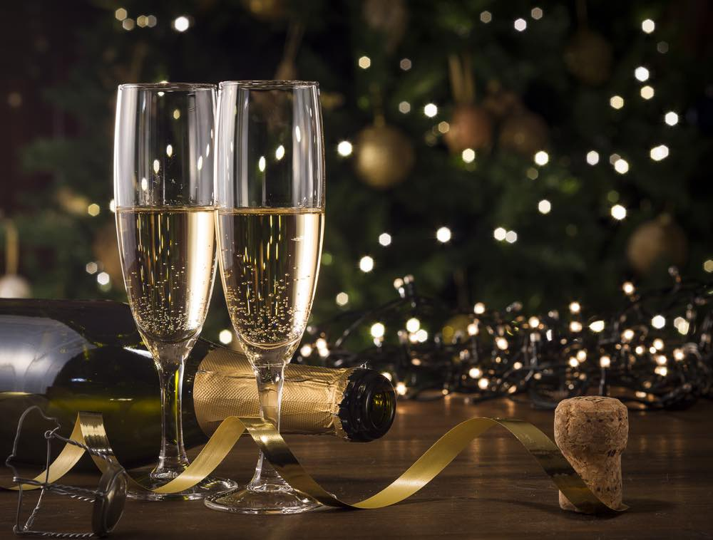 Pop Fizz Cheers: Prosecco vs. Champagne—A Sparkling Showdown!