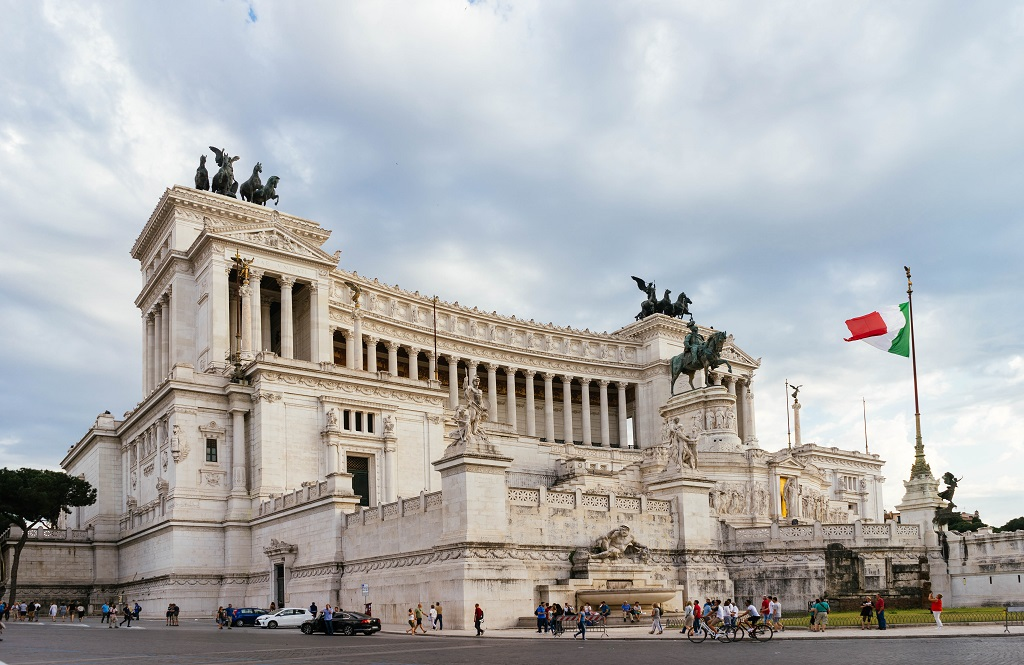 Italy commits up to €1 billion to support AI, cybersecurity, and quantum tech under its new law.
